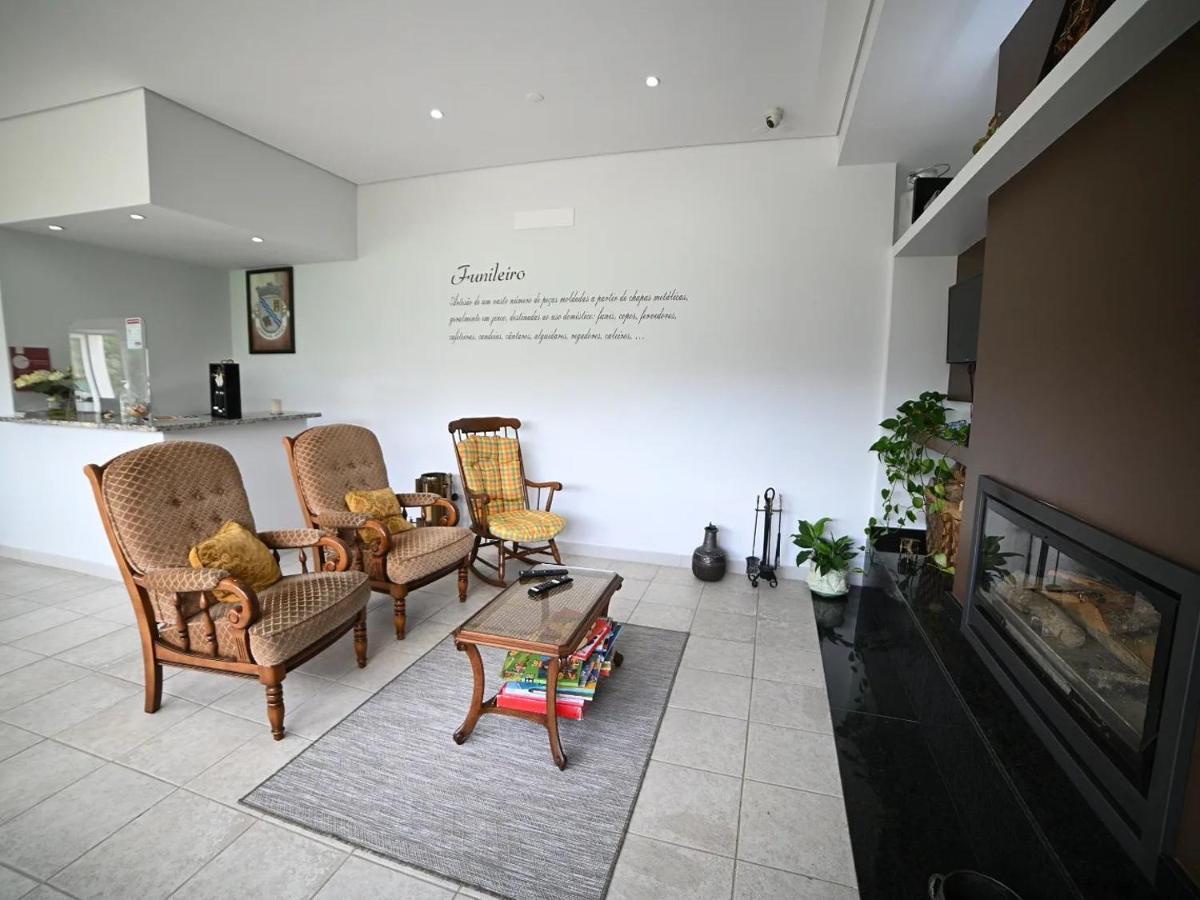 Funileiro, Apartamentos E Quartos อามาเรส ภายนอก รูปภาพ